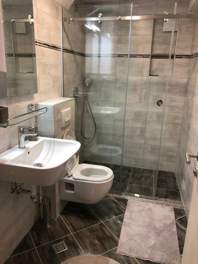 Apartmans And Rooms "Slavica" 诺瓦利娅 外观 照片