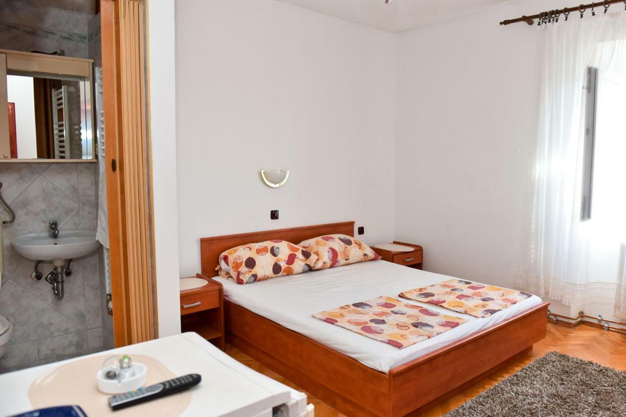 Apartmans And Rooms "Slavica" 诺瓦利娅 外观 照片