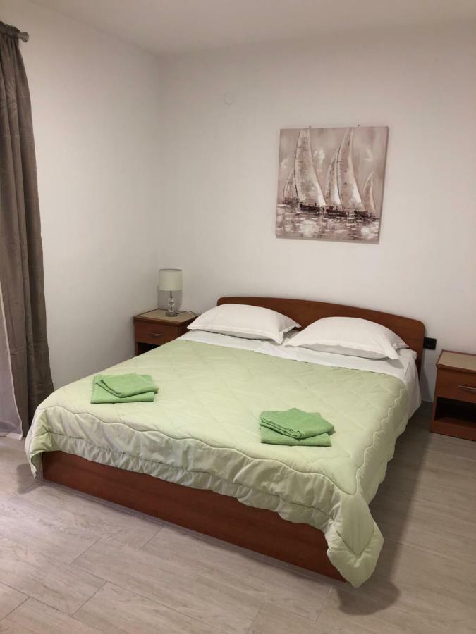 Apartmans And Rooms "Slavica" 诺瓦利娅 外观 照片